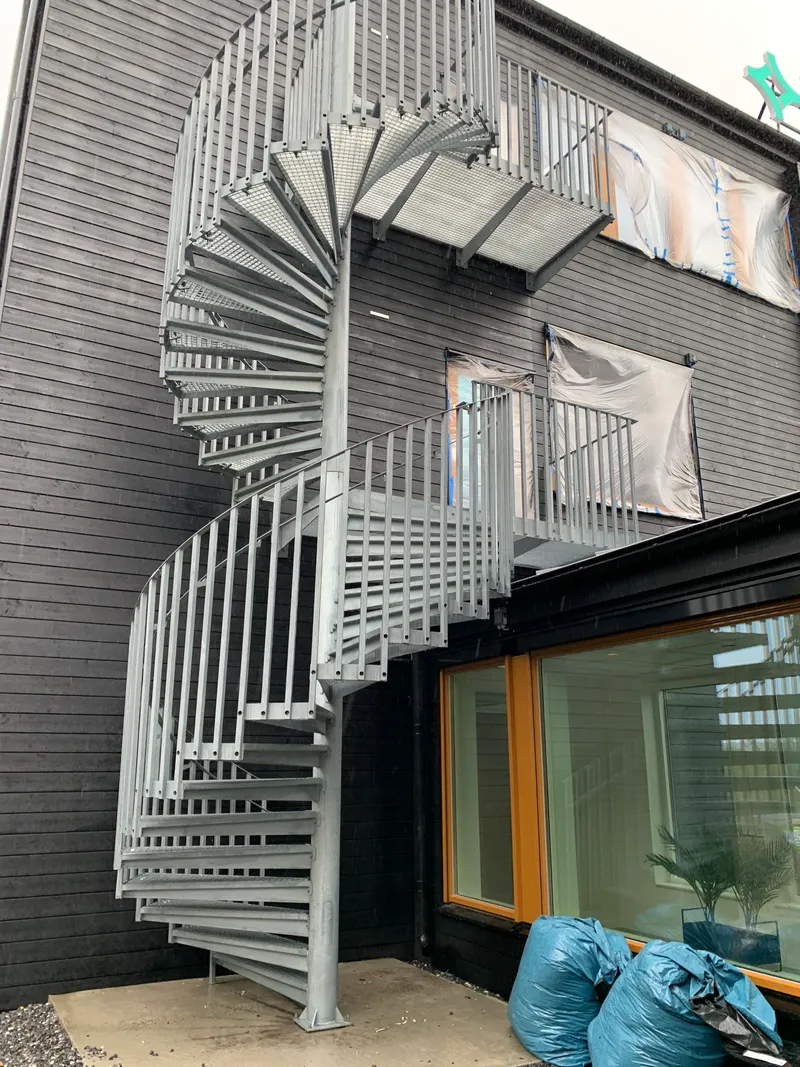 Custom-designed spiral staircases — photo 1