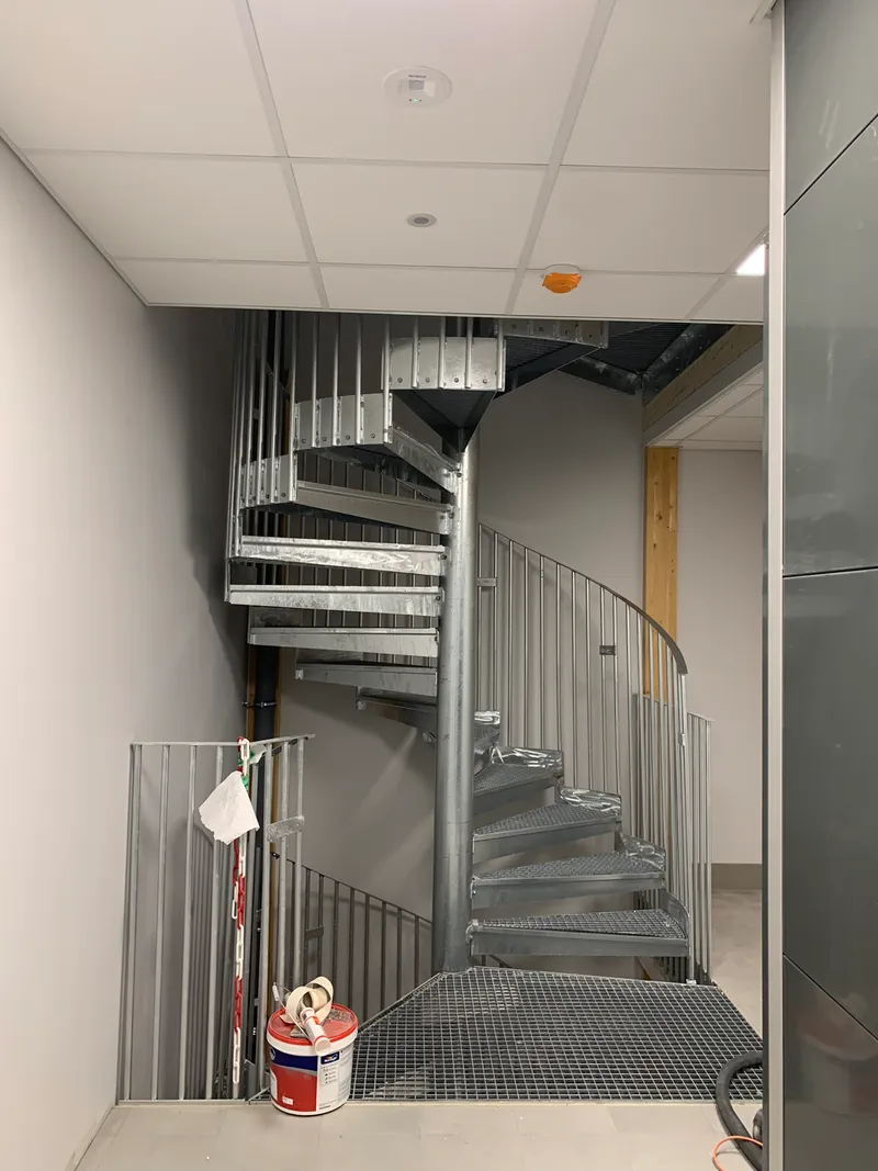 Custom-designed staircases with tiled treads — photo 3