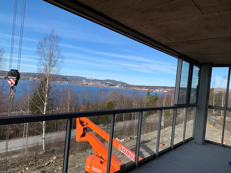 Fully glazed aluminum balcony railings with sliding frame panels — photo 3
