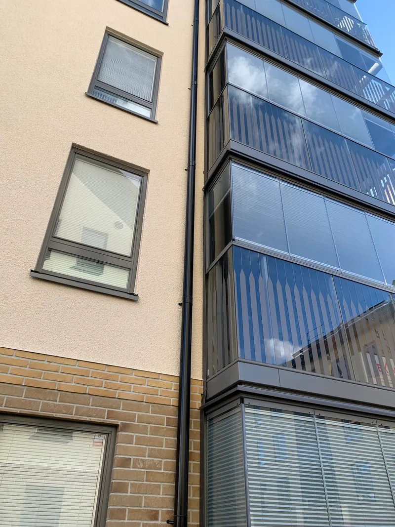 Fully glazed aluminum balcony railings with folding glass panels — photo 5