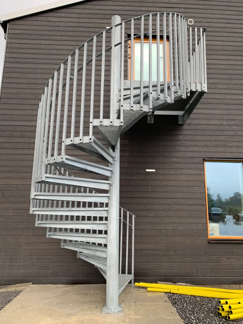 Custom-designed spiral staircases — photo 6