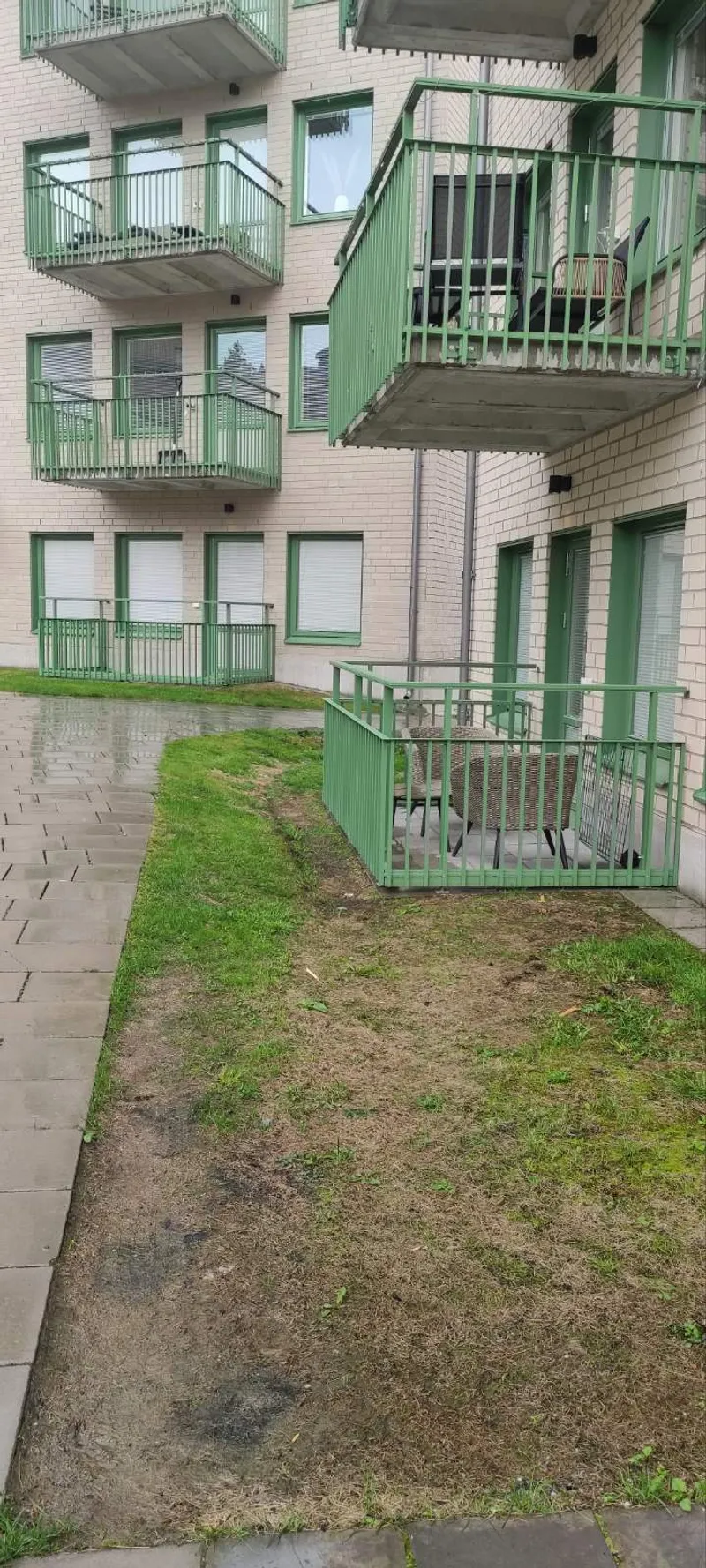 Aluminum balcony railings with perforated infill — photo 7
