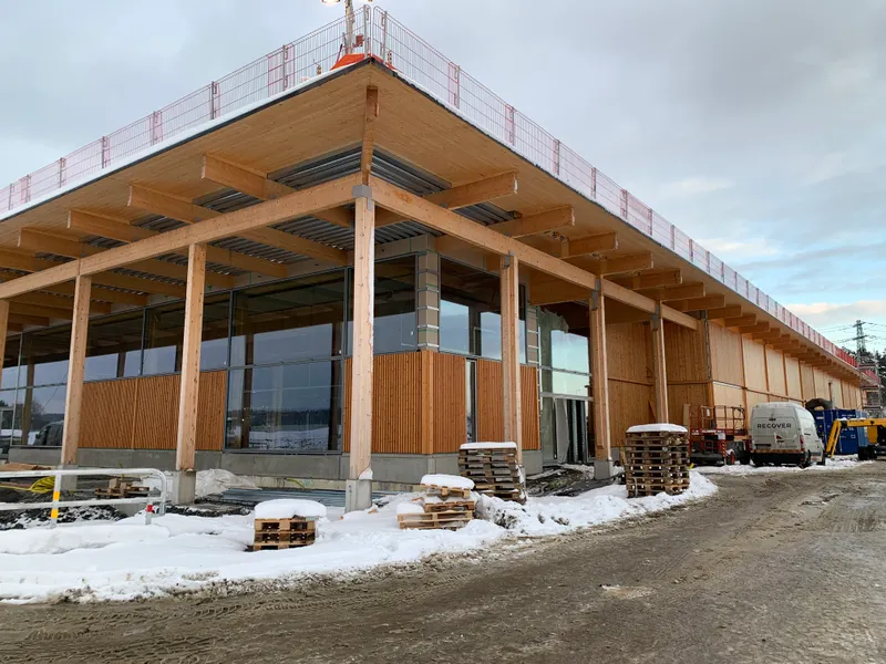 Curtain wall with custom glazing support — photo 5