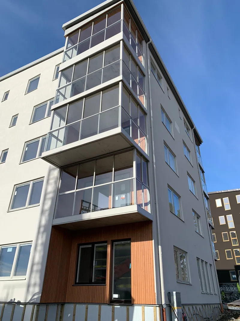 Fully glazed aluminum balcony railings with sliding frame panels — photo 7
