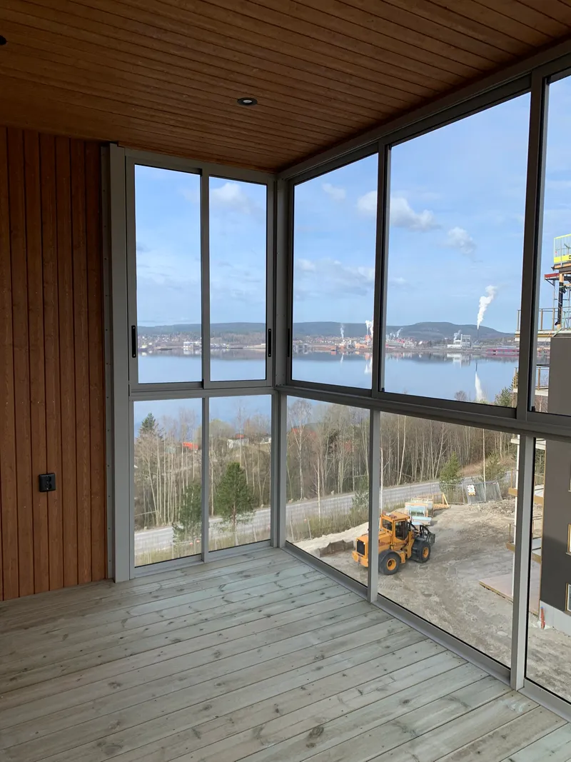 Fully glazed aluminum balcony railings with sliding frame panels — photo 8