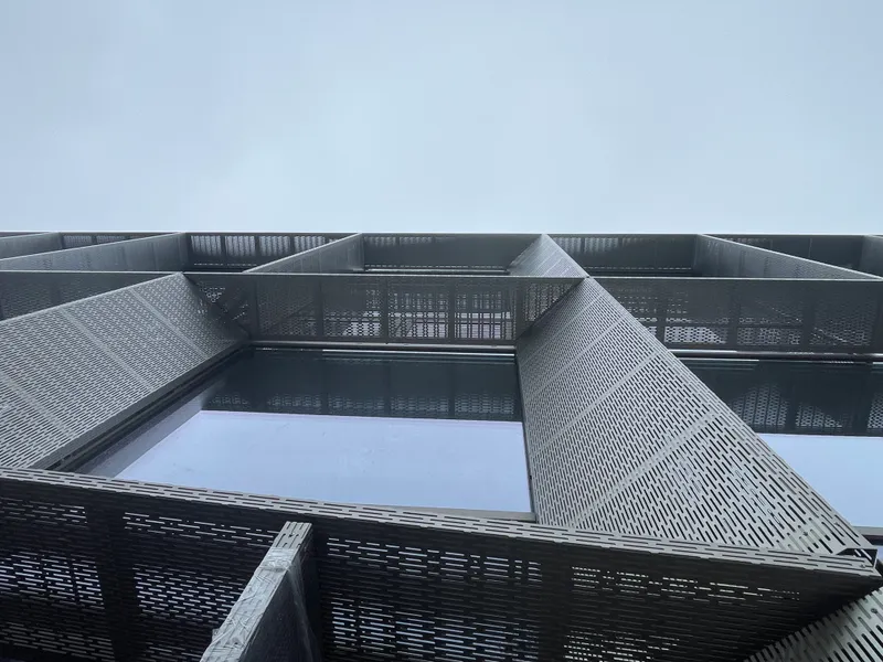Exterior frame for curtain wall system — photo 5