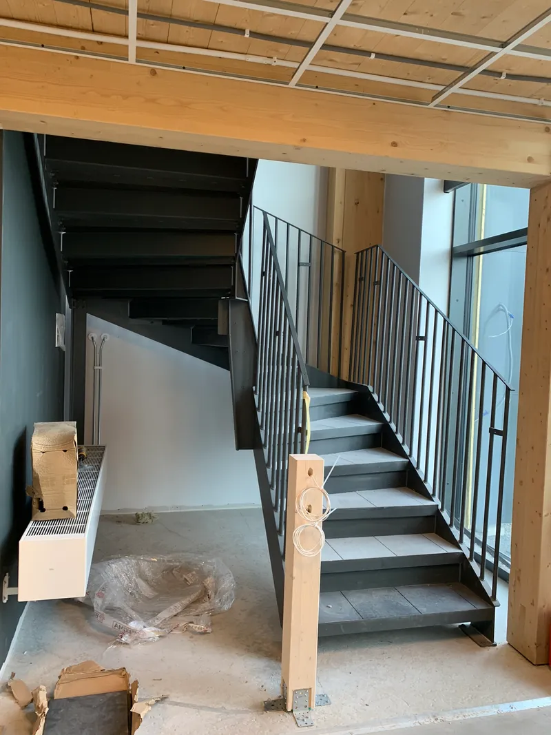 Custom-designed staircases with tiled treads — photo 8