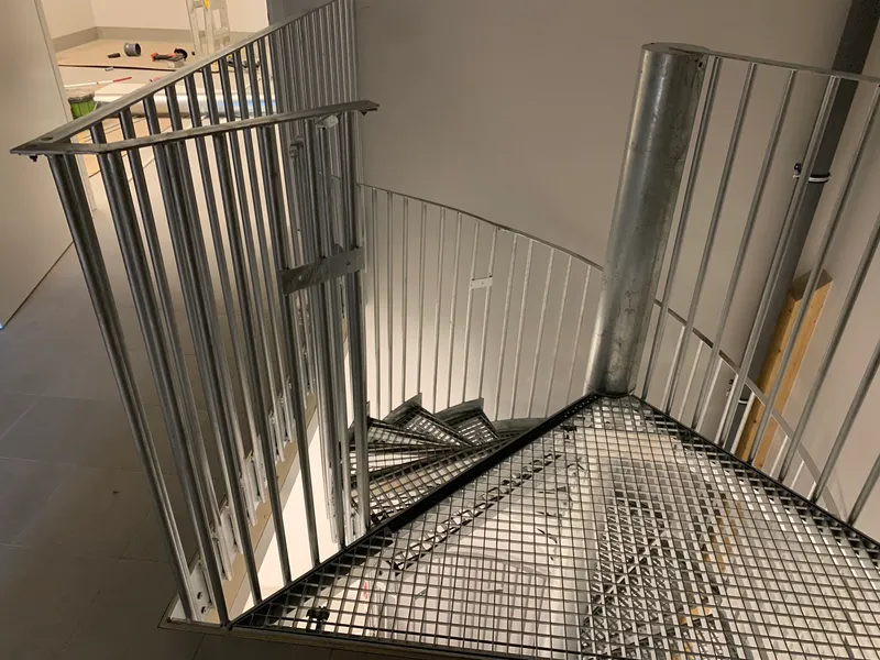 Custom-designed staircases with tiled treads — photo 11